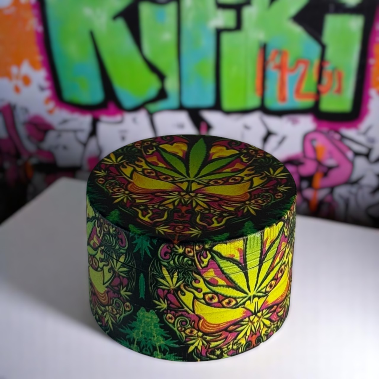 Grinder "crazy Hanfblätter" (4-teilig) geschlossen