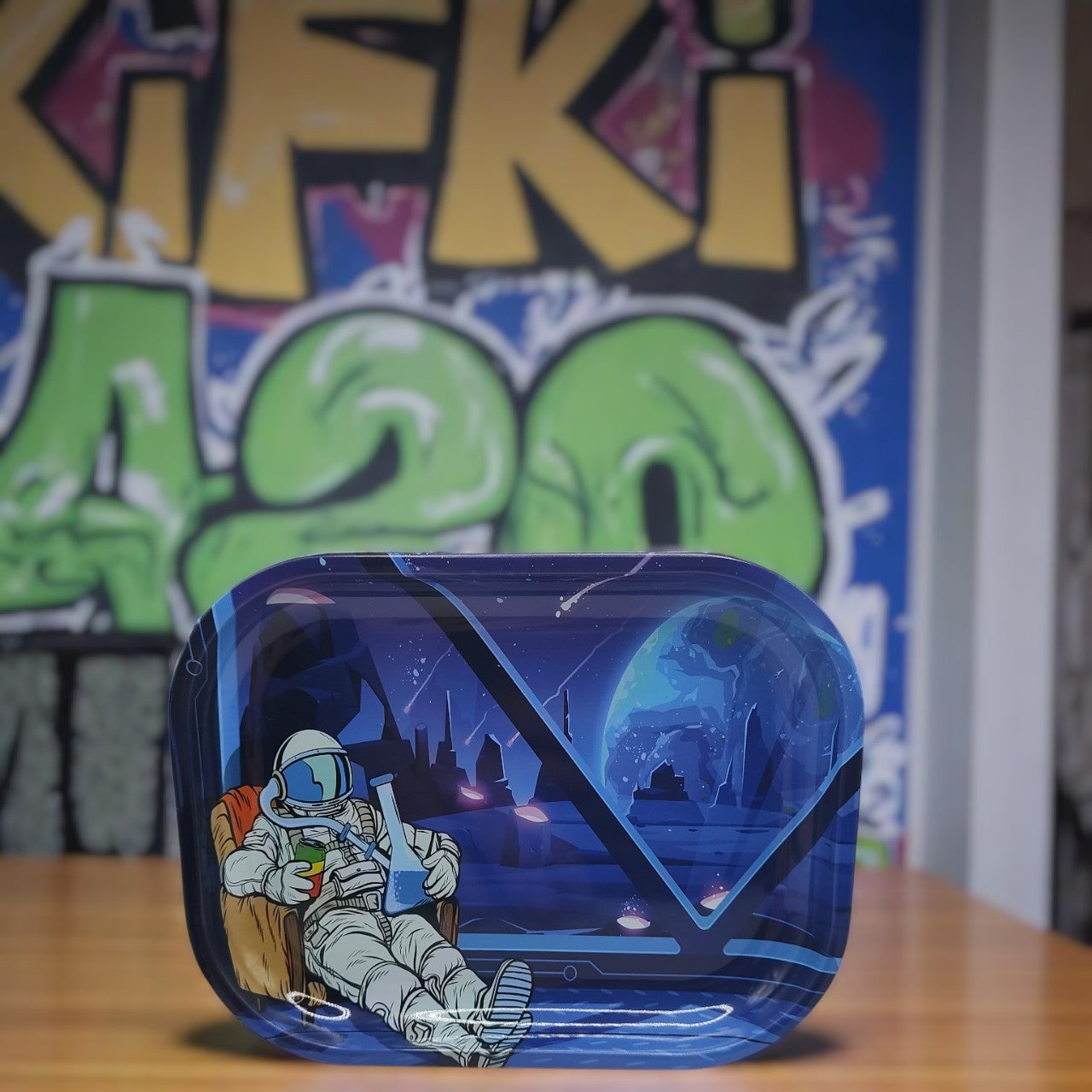 Rolling Tray "Astronaut" seitlich von vorne