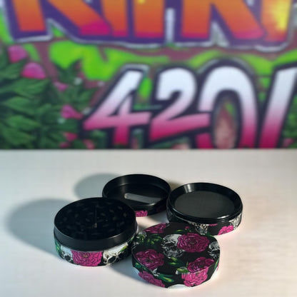 Grinder "Skulls & Flowers Classic" (4-teilig) geöffnet